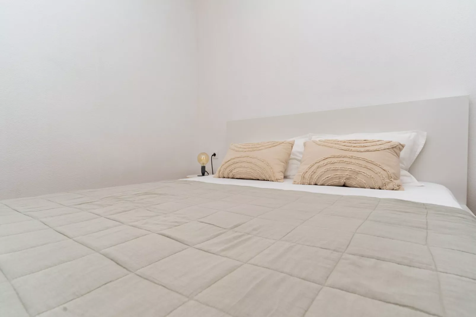 Apartment Konak - Two Bedroom Apartment with Terrace and Sea View-Slaapkamer