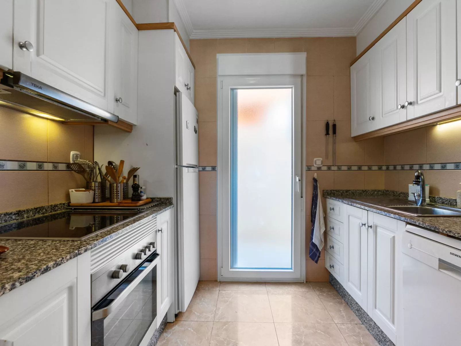 Residencial Villa Madrid-Binnen