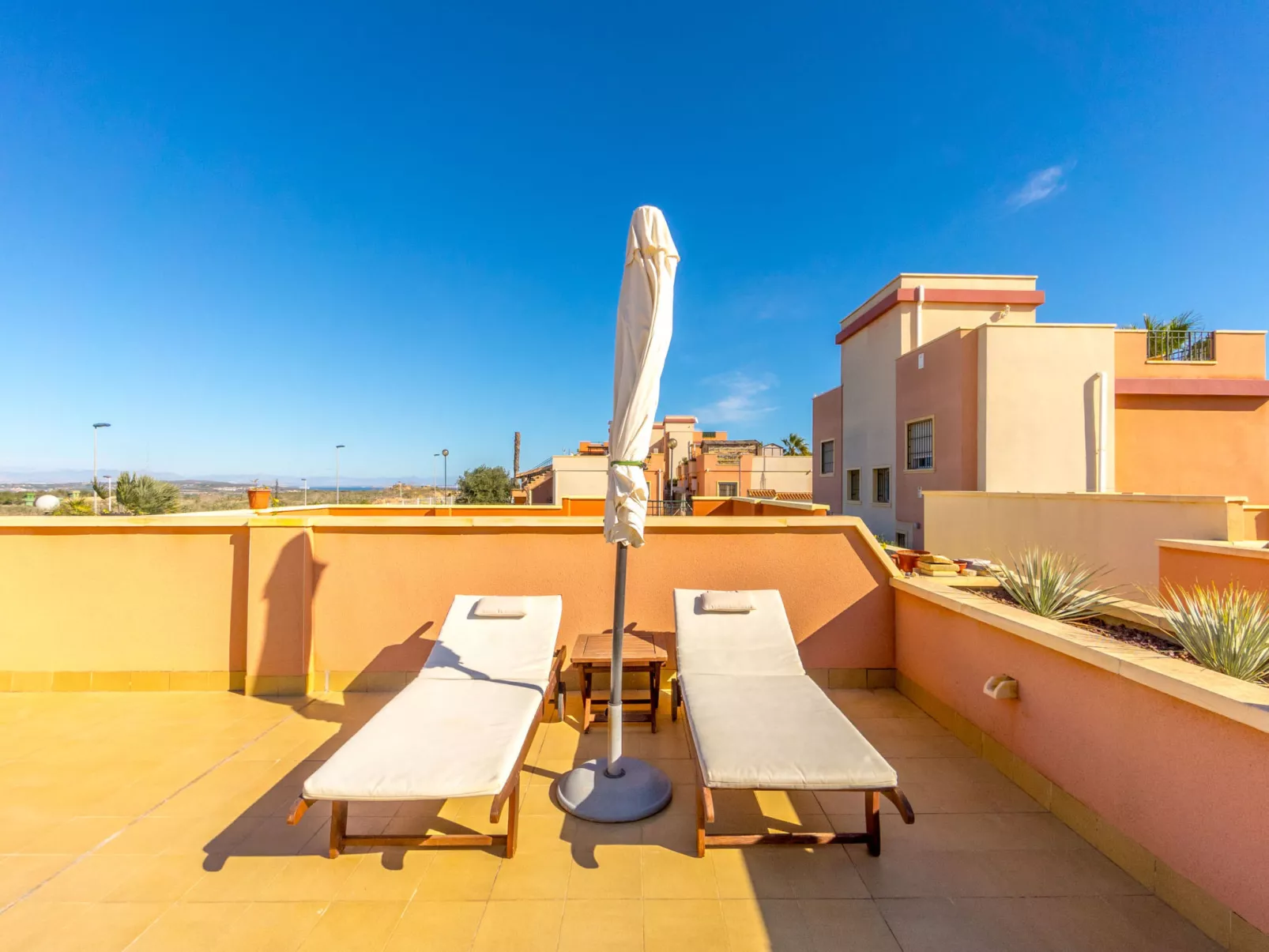 Residencial Villa Madrid-Buiten