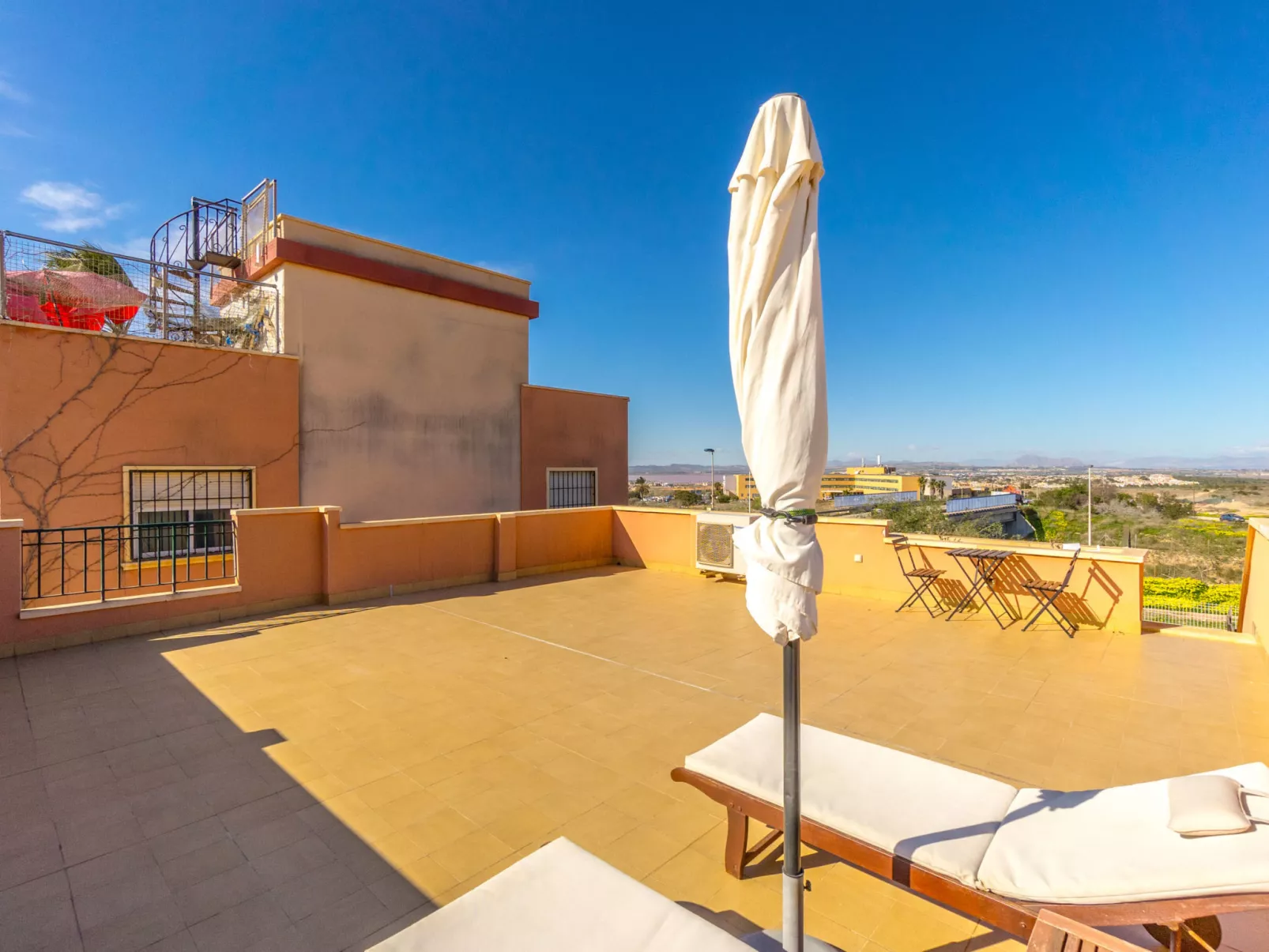 Residencial Villa Madrid-Buiten