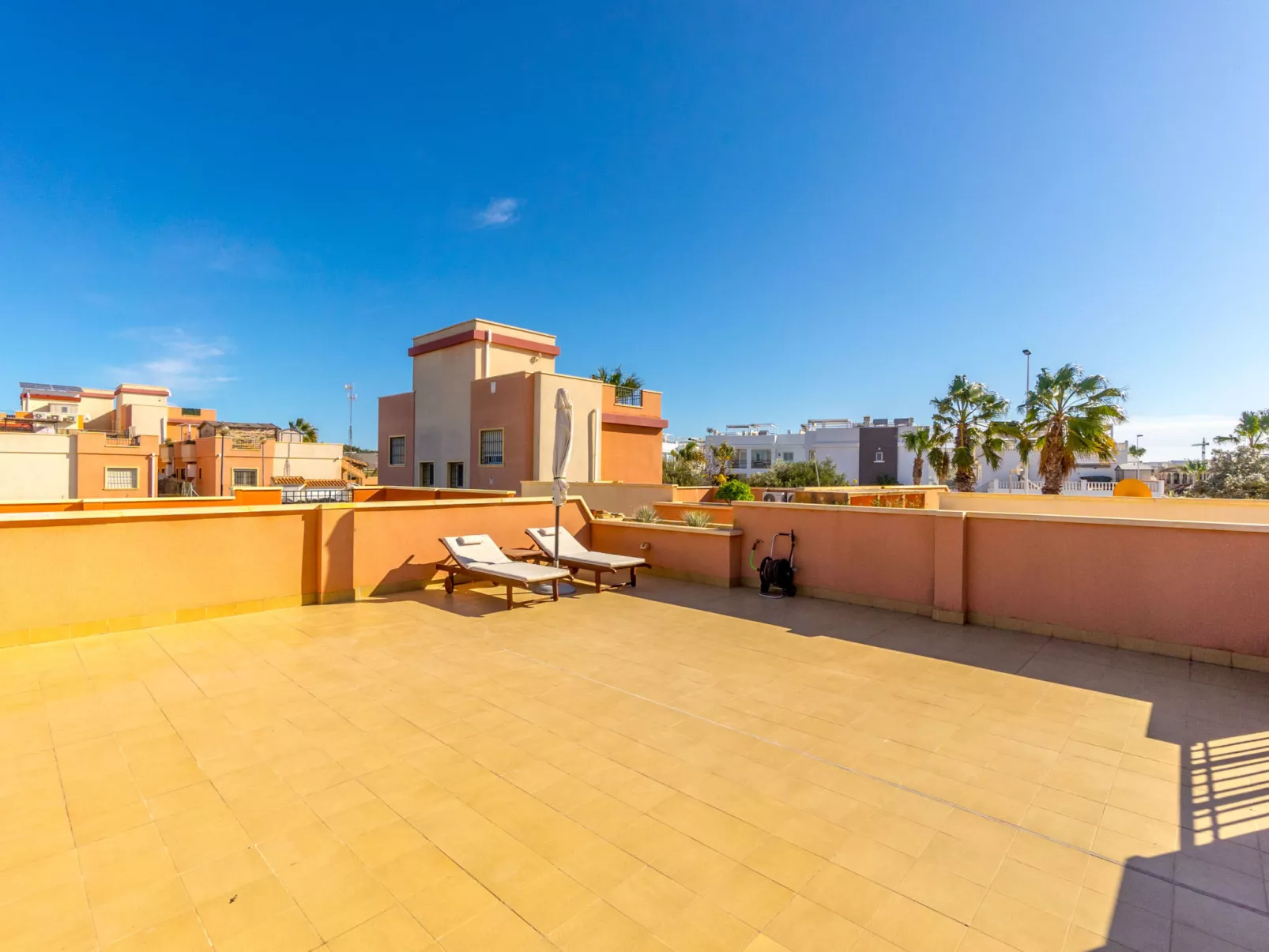 Residencial Villa Madrid-Buiten