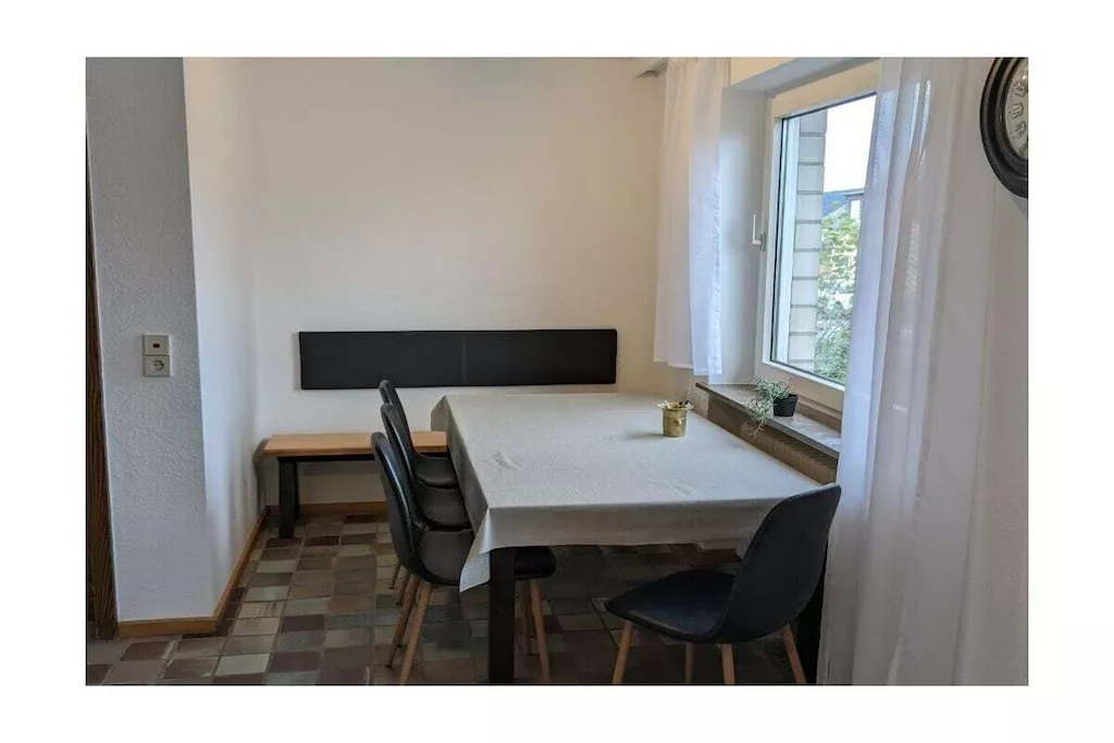 423371-Eetkamer