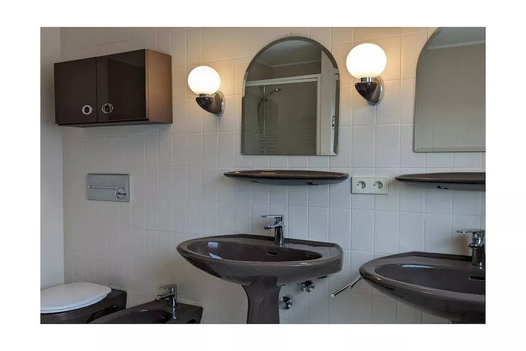 423371-Badkamer