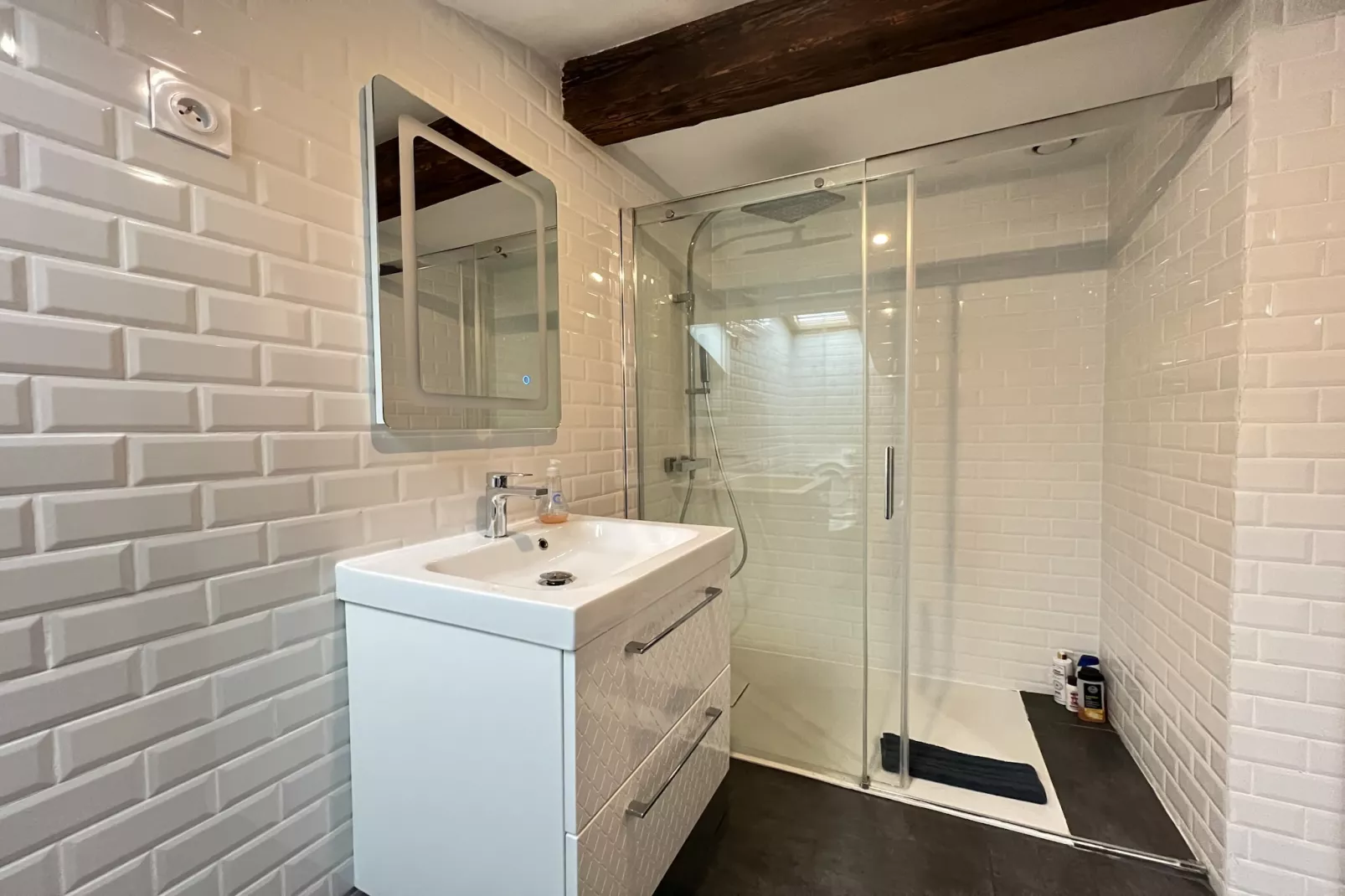 Le Puits-Clos : T2 sous les toits proche Capitole-Badkamer