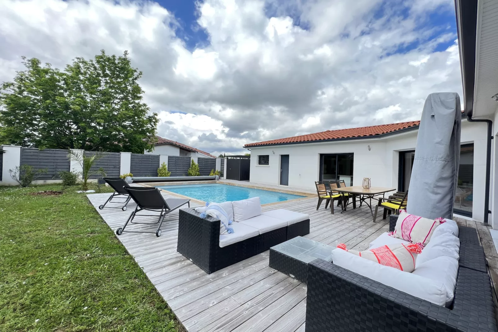 Le Coteau - 8p - Maison Familiale - Piscine/Jardin-Zwembad