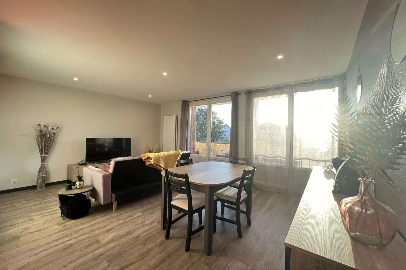 Le Floral - 2p - Lumineux & Calme - Parking/Wifi-Eetkamer