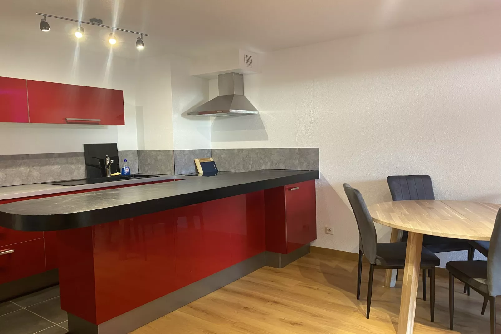 Le Filou - Spacieux 4/6p - Terrasse & Parking-Keuken