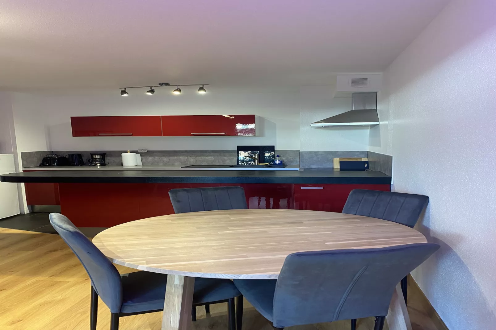 Le Filou - Spacieux 4/6p - Terrasse & Parking-Eetkamer
