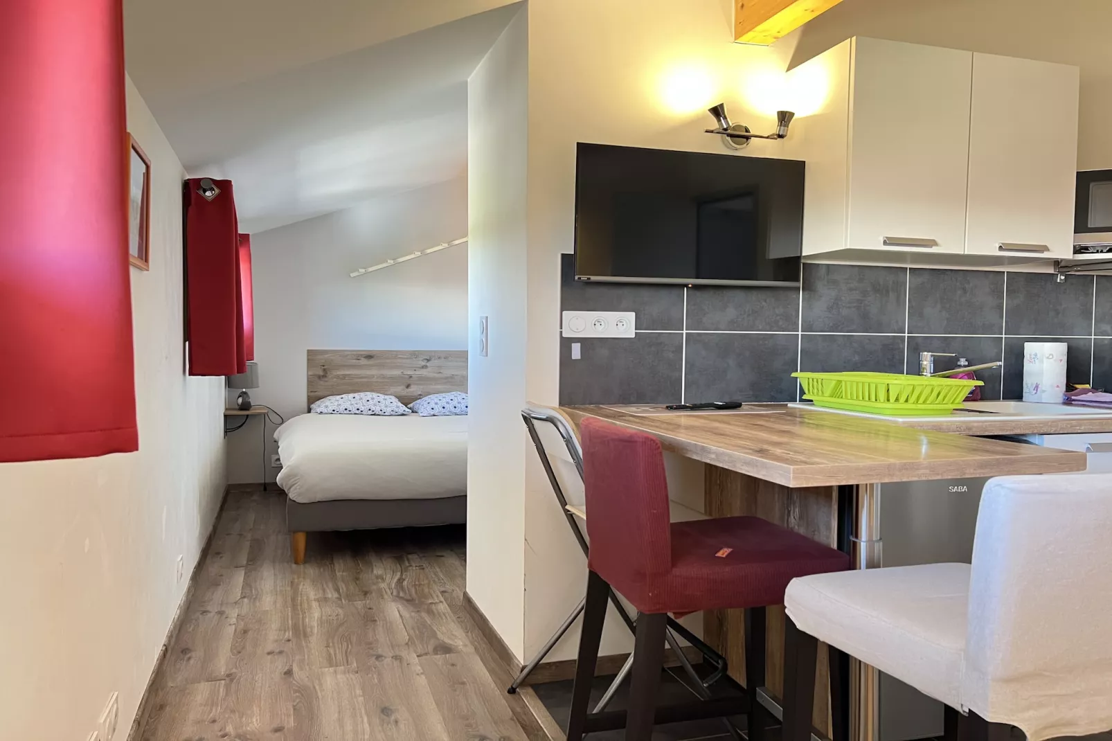 Bonnafé - Studio Climatisé proche Centre-ville !-Slaapkamer