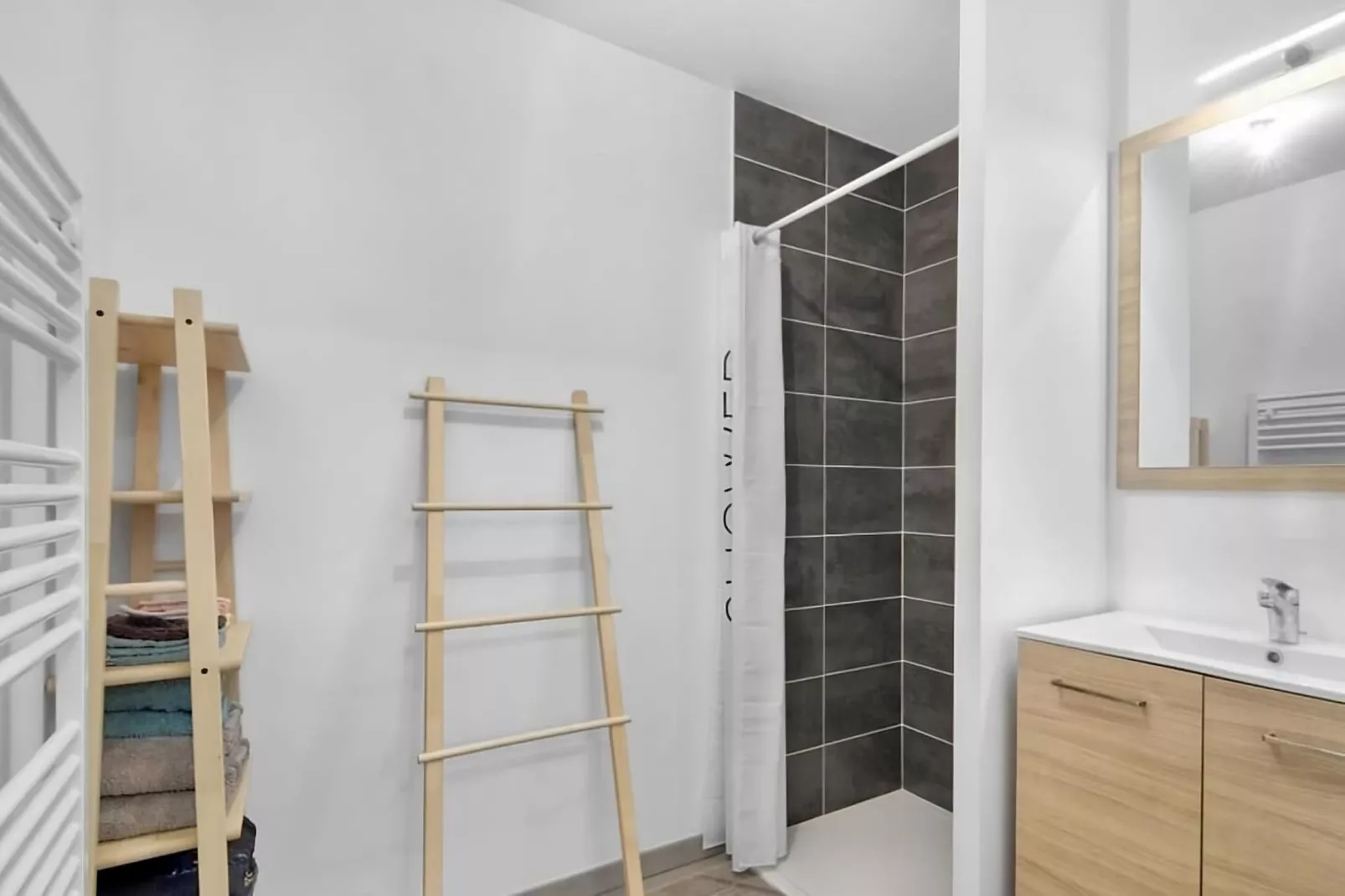 Le Lamartine : baignez dans la nature en ville-Badkamer