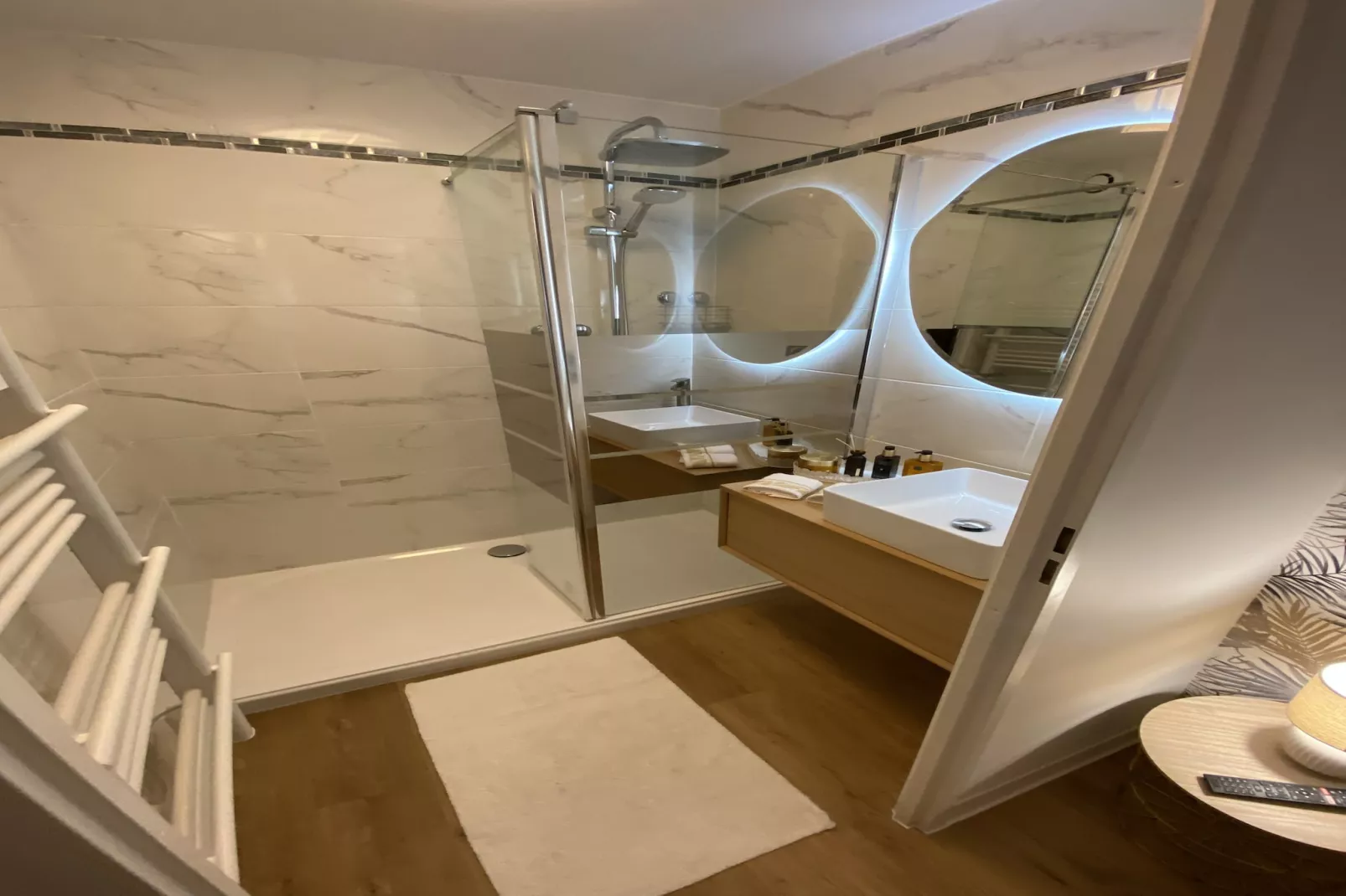 Le Jungle : T2 avec Jardin et Jacuzzi-Badkamer