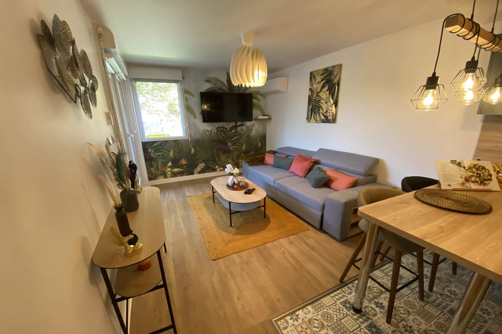 Le Jungle : T2 avec Jardin et Jacuzzi-Woonkamer