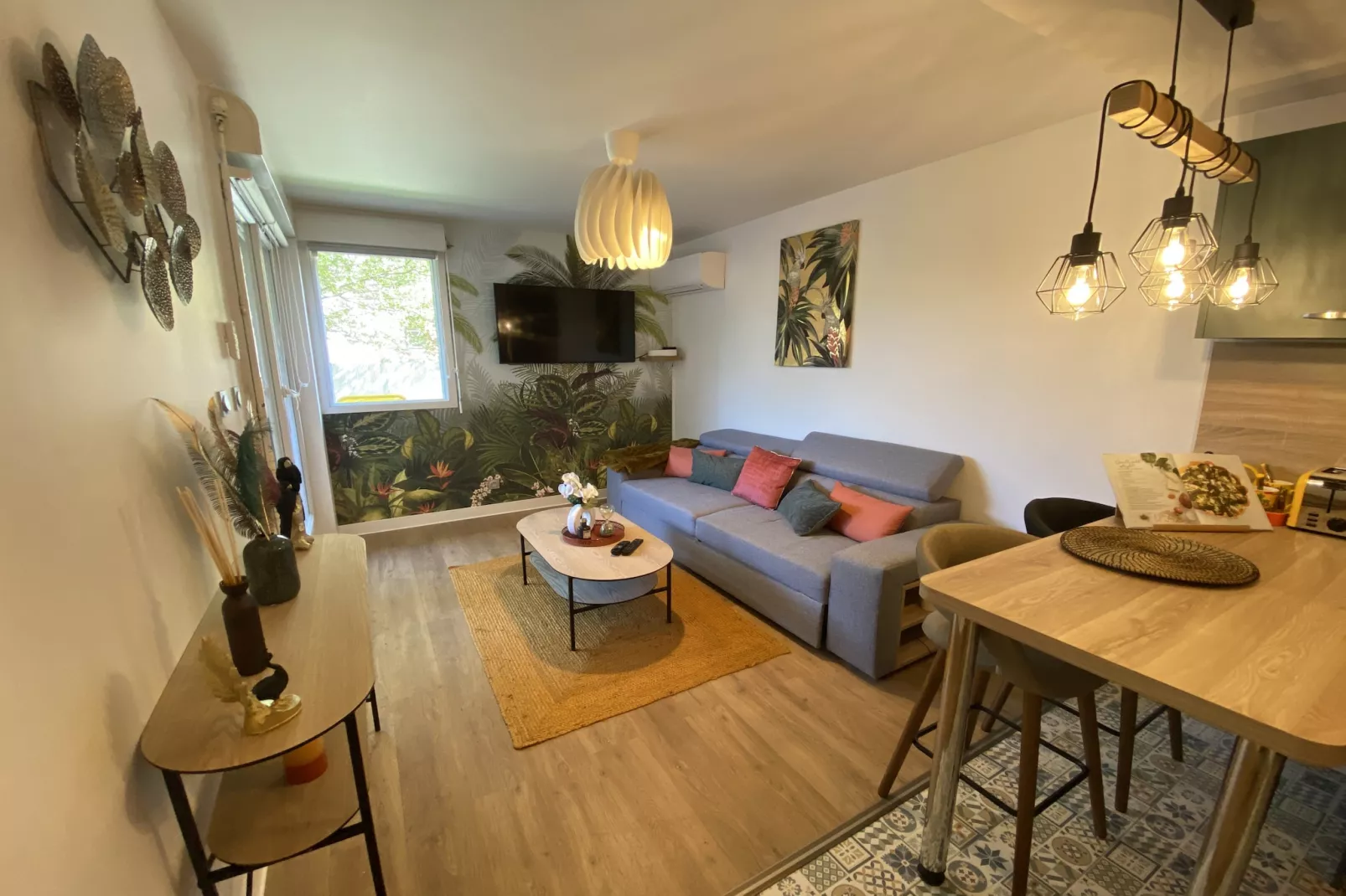 Le Jungle : T2 avec Jardin et Jacuzzi-Eetkamer