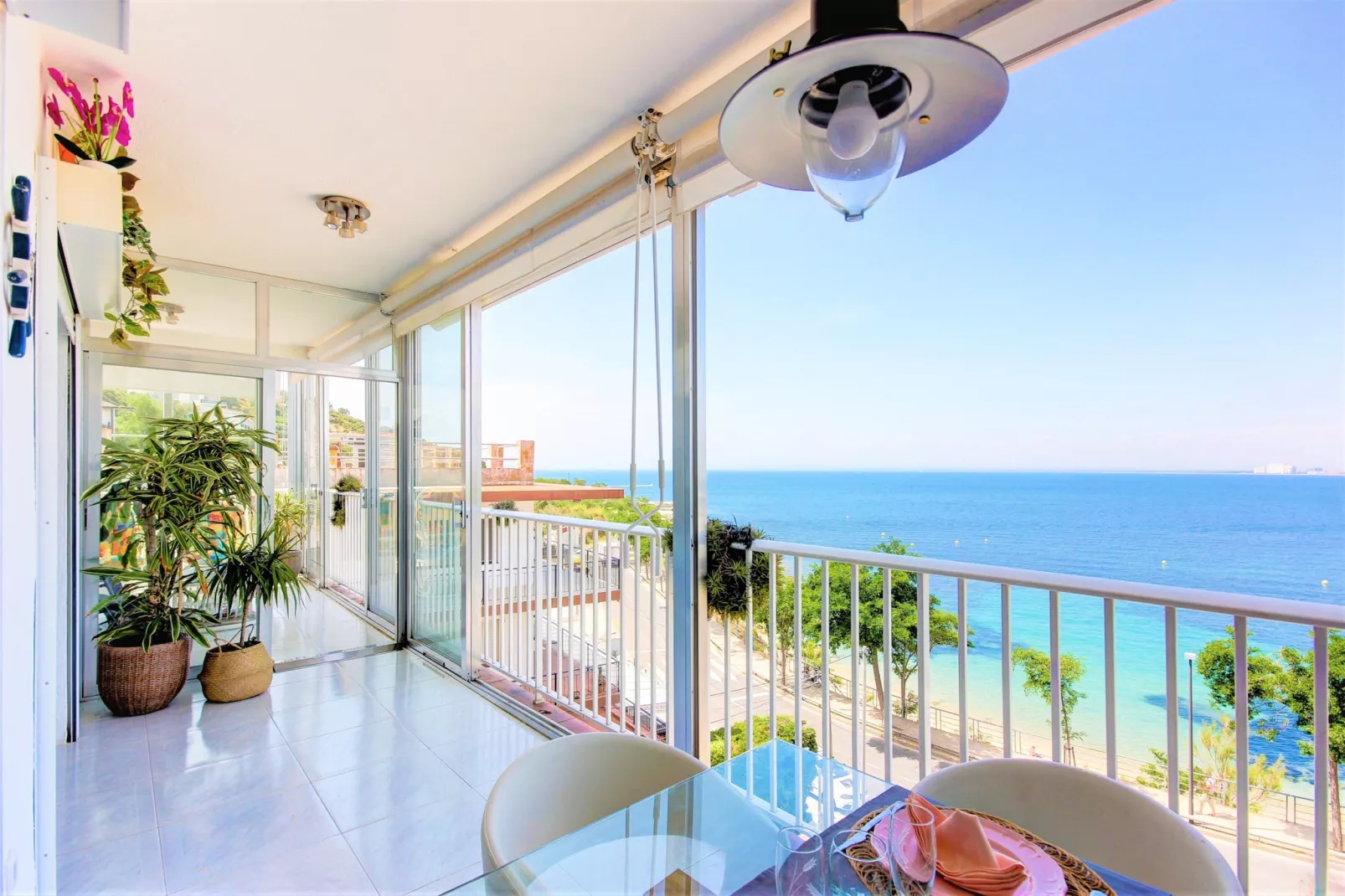 STA. MONICA 3A Roses-Terrasbalkon
