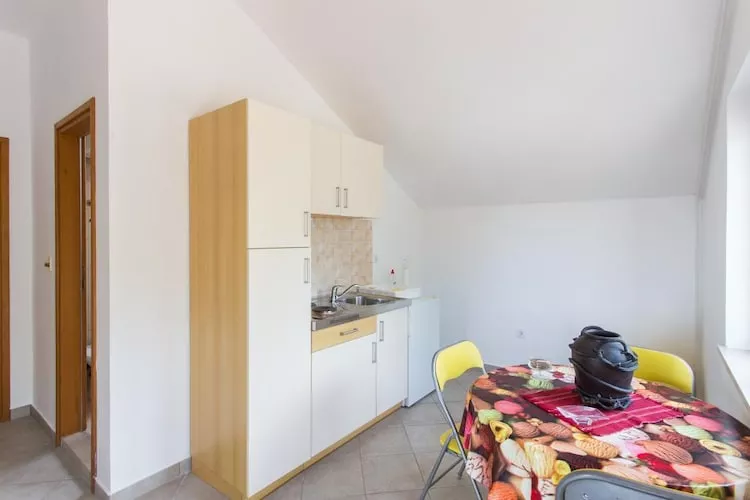 Apartments Villa Maslina - Two Bedroom Apartment with Terrace and Garden View-Keuken