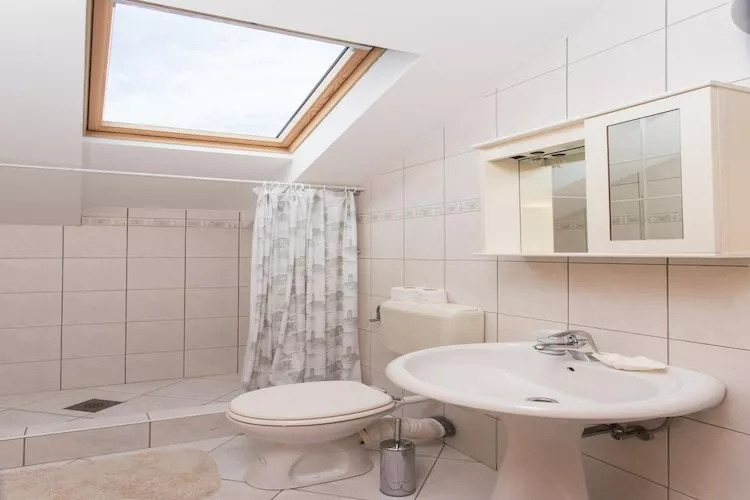 Apartments Villa Maslina - Two Bedroom Apartment with Terrace and Garden View-Slaapkamer