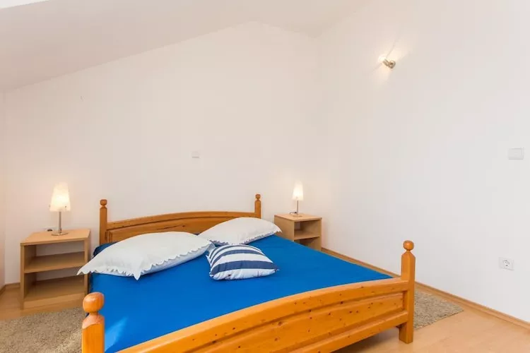 Apartments Villa Maslina - Two Bedroom Apartment with Terrace and Garden View-Slaapkamer