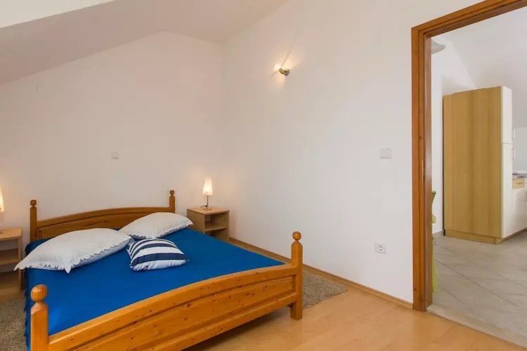 Apartments Villa Maslina - Two Bedroom Apartment with Terrace and Garden View-Slaapkamer