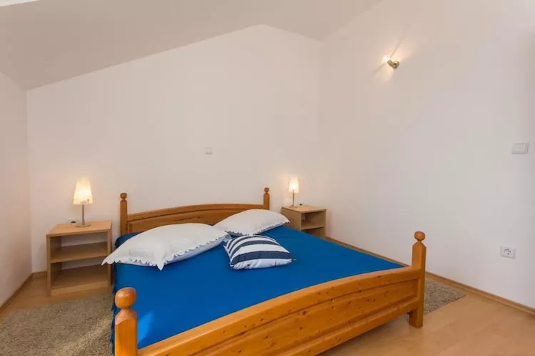Apartments Villa Maslina - Two Bedroom Apartment with Terrace and Garden View-Slaapkamer
