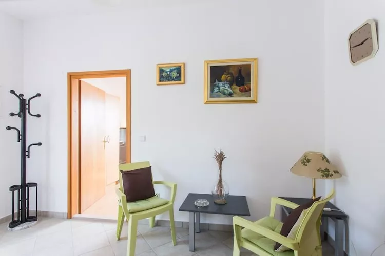 Apartments Villa Maslina - Two Bedroom Apartment with Terrace and Garden View-Binnen