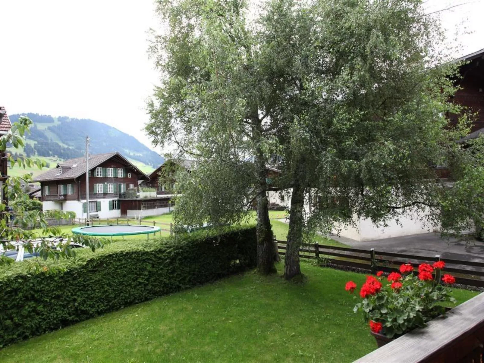 Lena, Chalet-Buiten