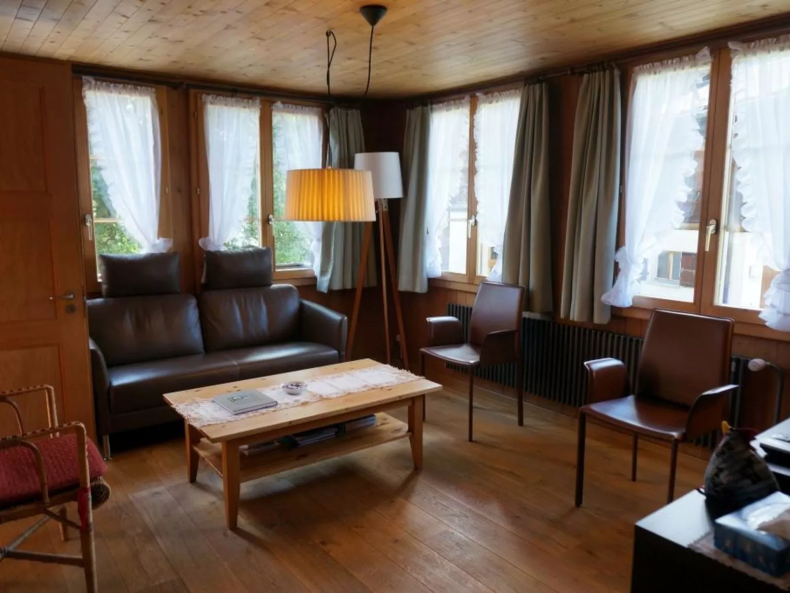 Lena, Chalet-Binnen
