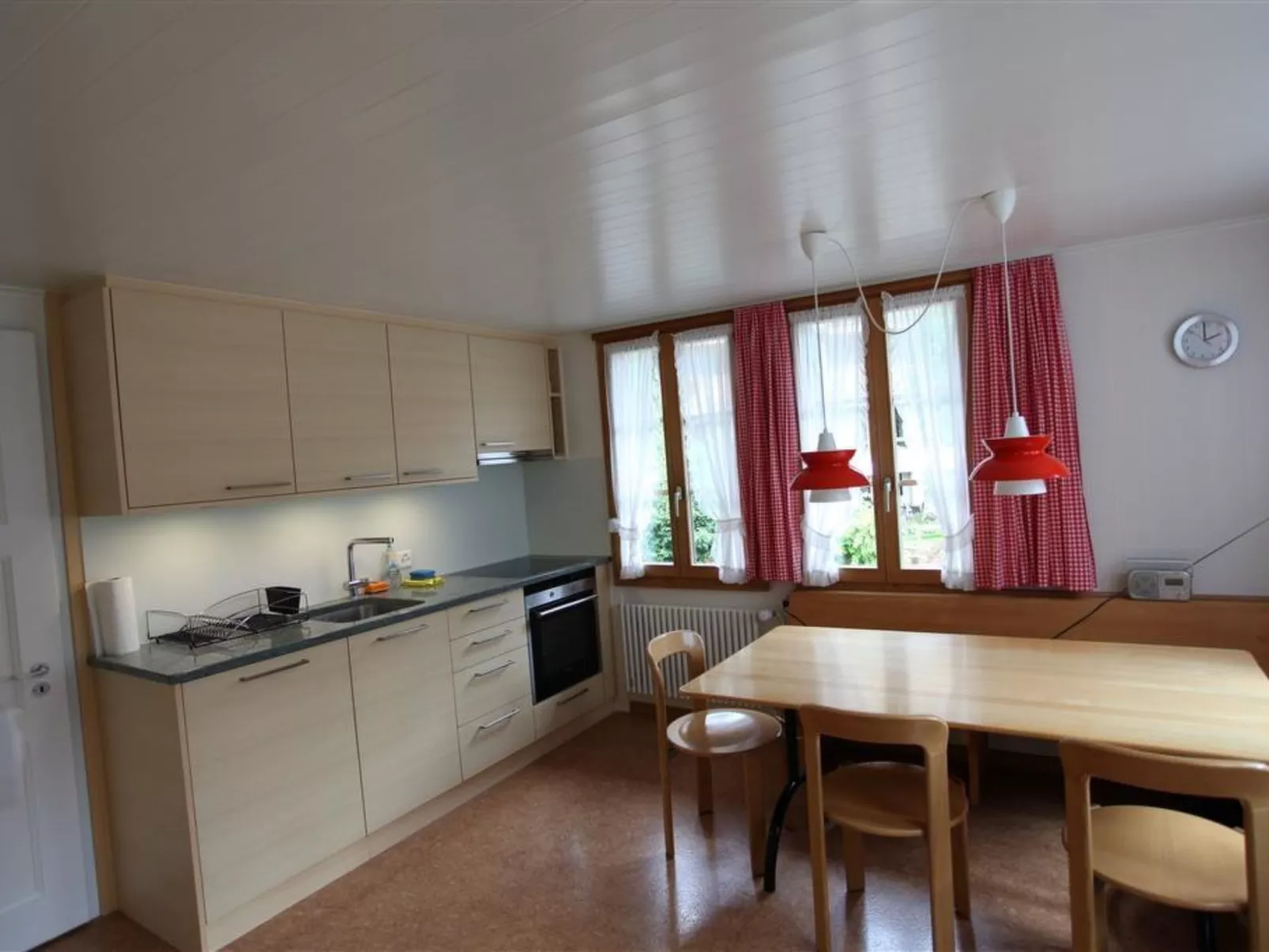 Lena, Chalet-Binnen