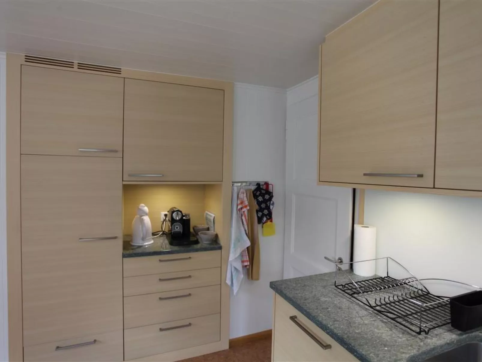 Lena, Chalet-Binnen
