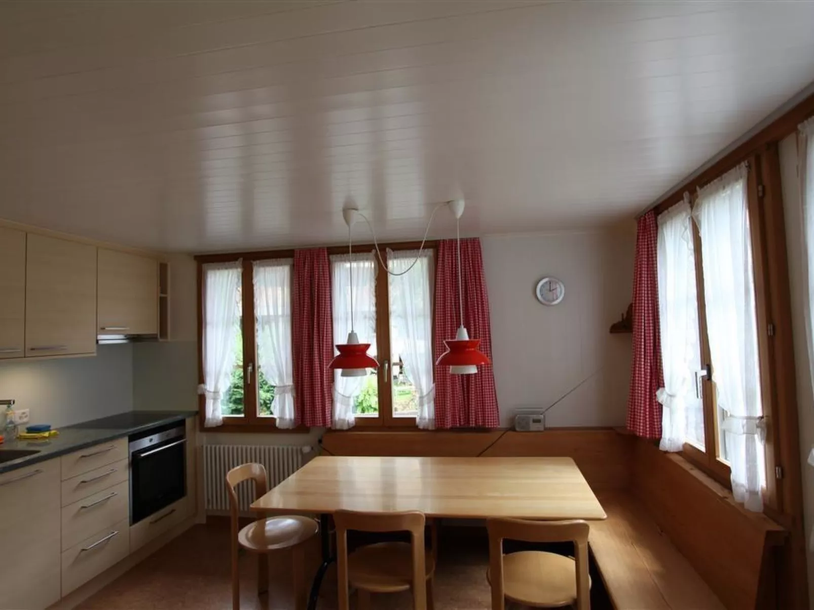 Lena, Chalet-Binnen