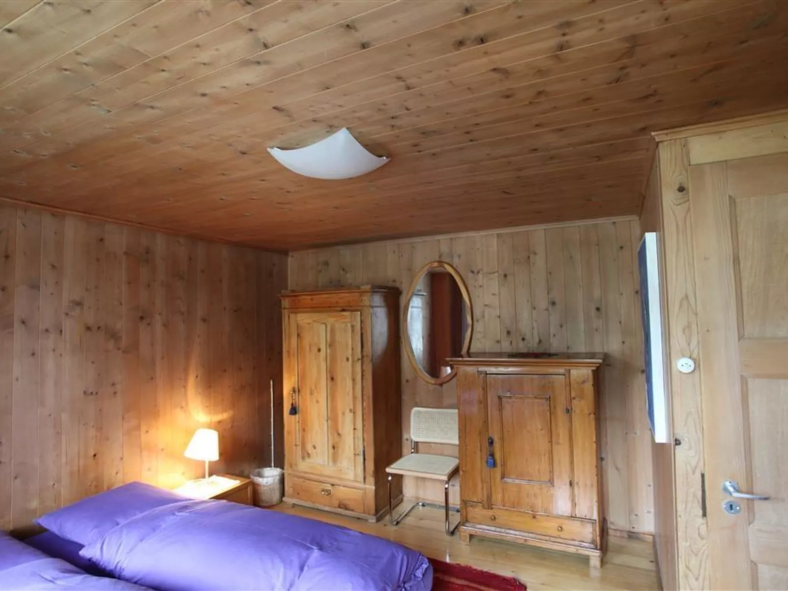 Lena, Chalet-Binnen