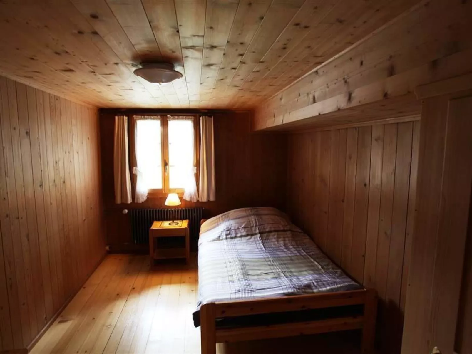 Lena, Chalet-Binnen
