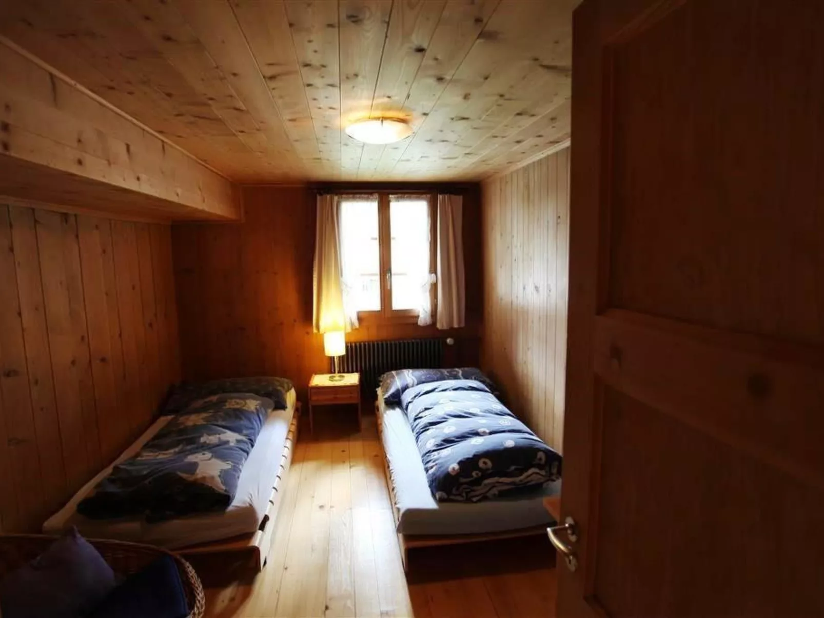 Lena, Chalet-Binnen