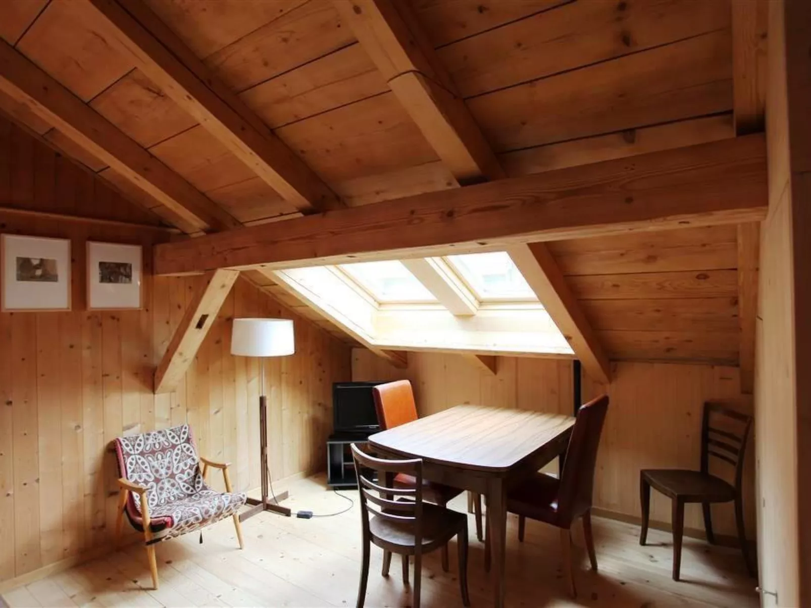 Lena, Chalet-Binnen