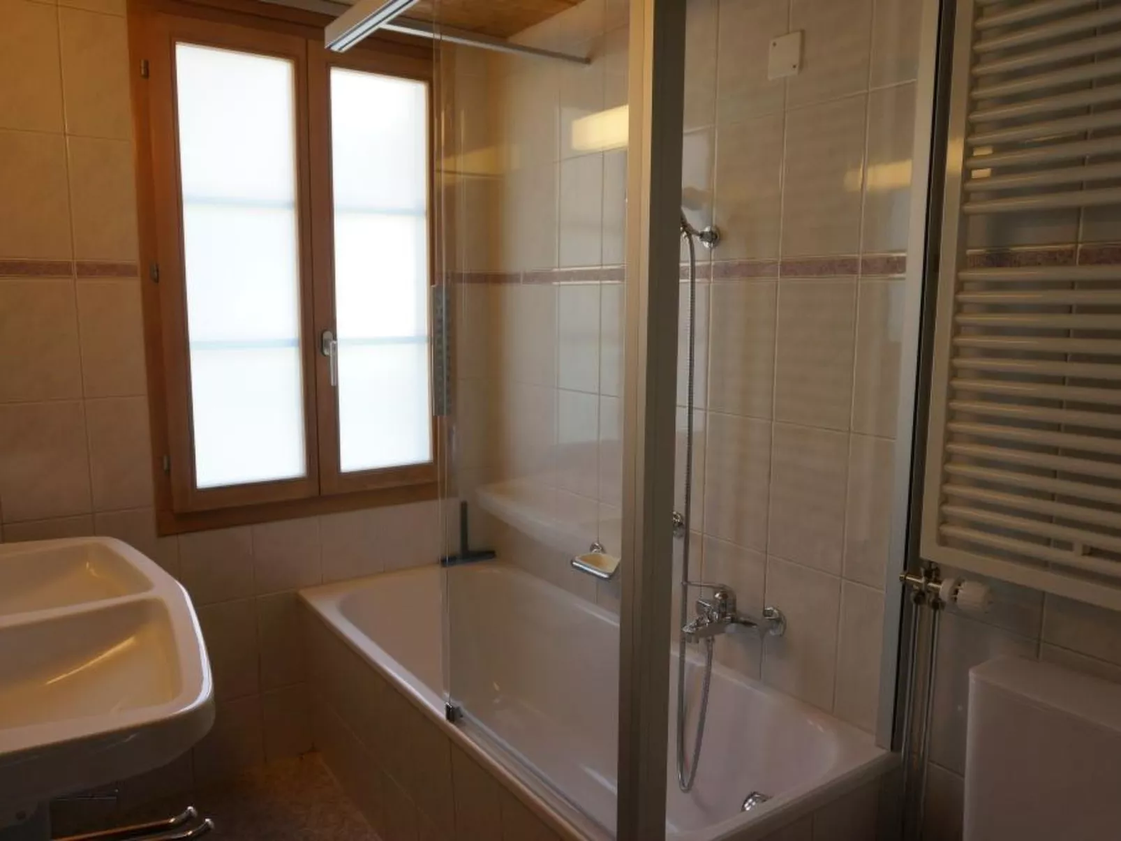 Lena, Chalet-Binnen