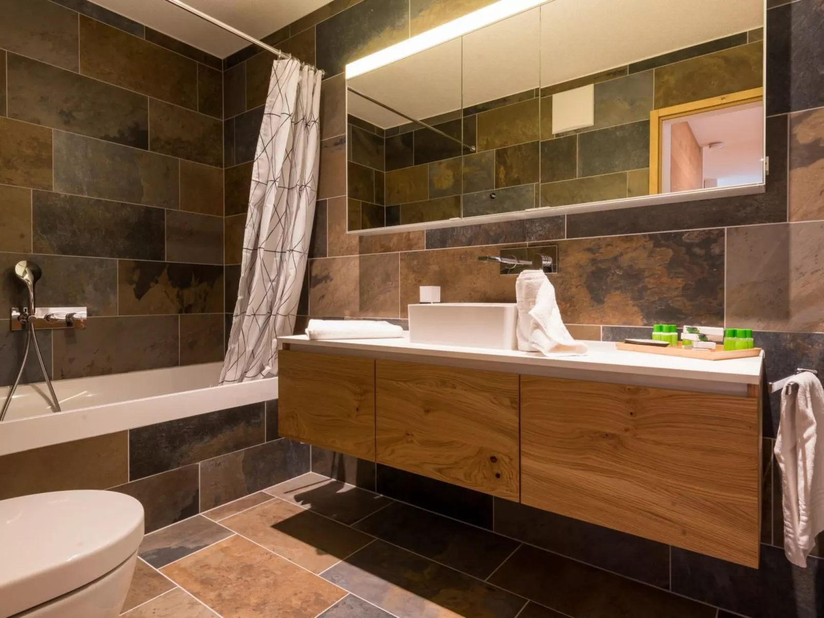 Montela Hotel & Resort - Holiday Stay-Binnen