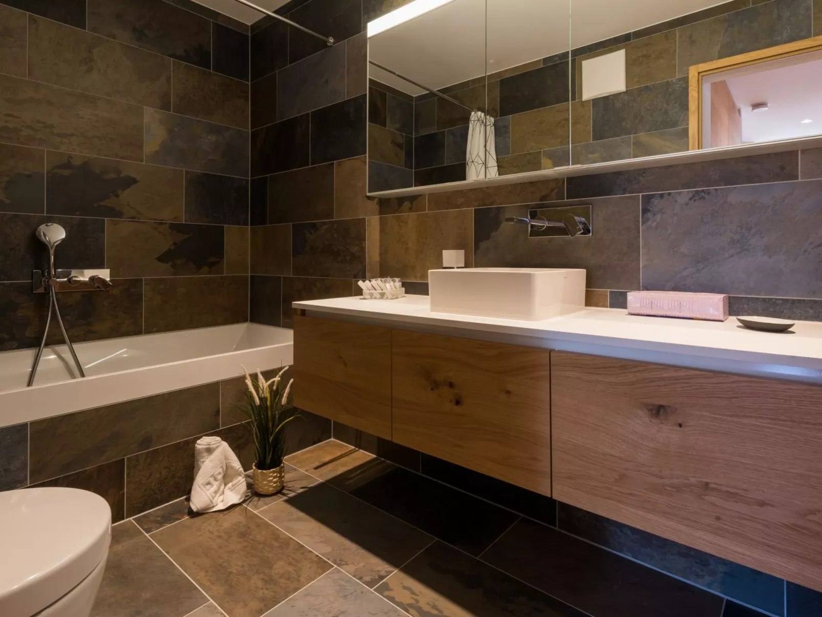 Montela Hotel & Resort - Holiday Stay-Binnen