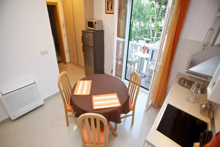 Apartments Villa Grlica - Comfort One Bedroom Apartment With Terrace and Garden View (A3)-Woonkamer