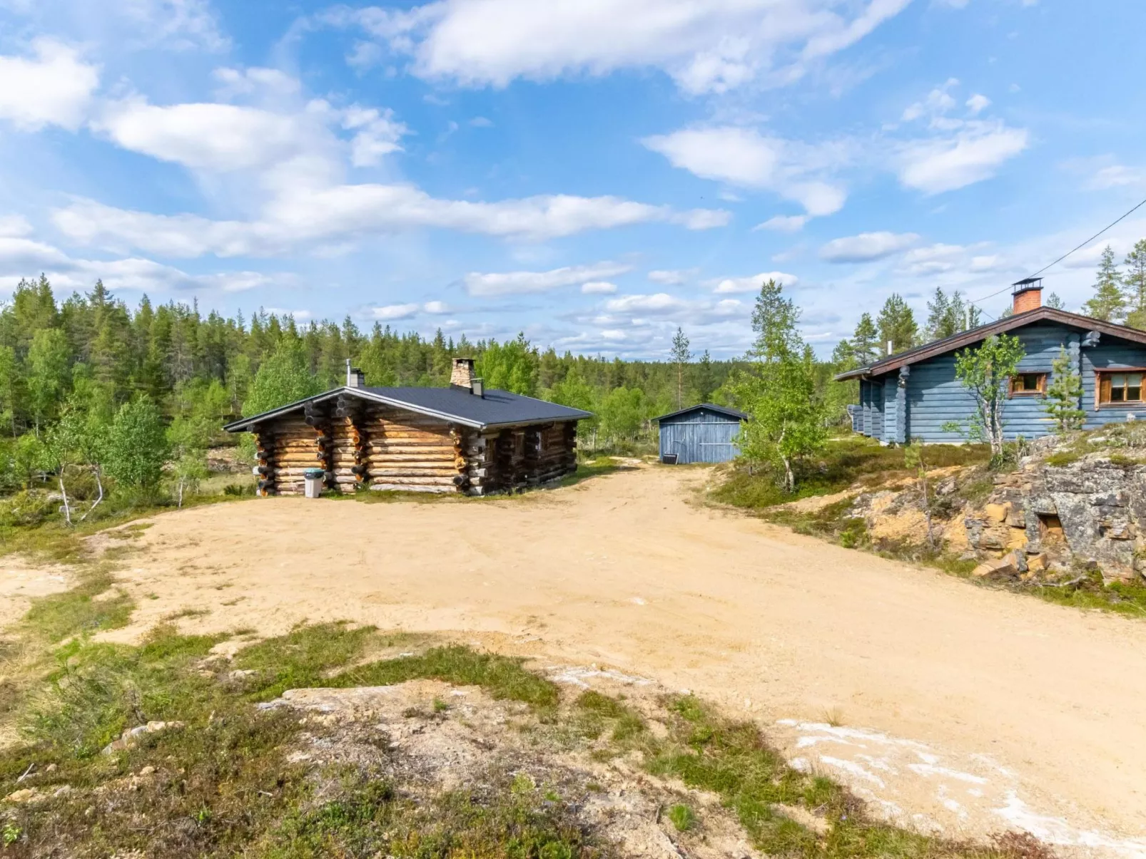 Oton kämppä-Buiten