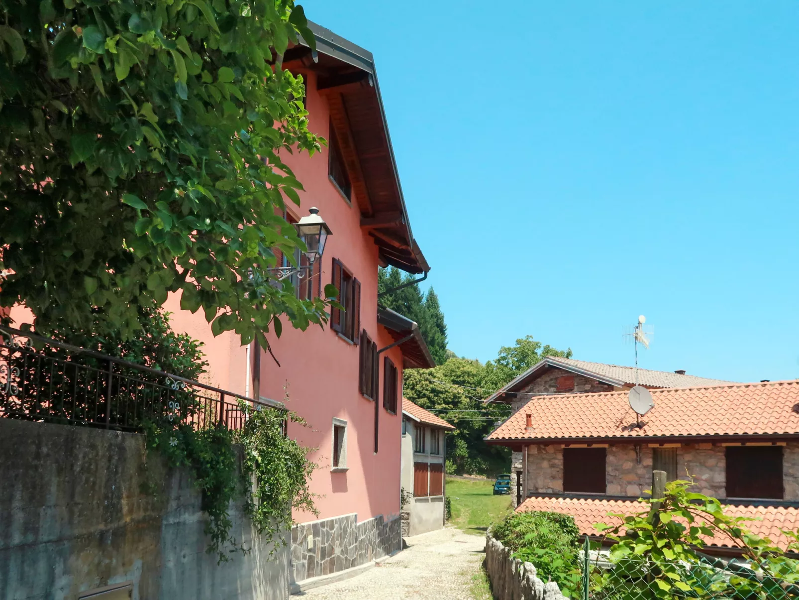 Monte San Giulio-Buiten