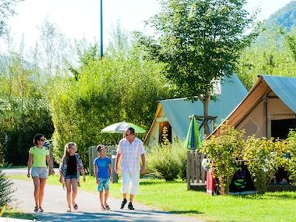 Camping Ecologique La Roche dUlly -
