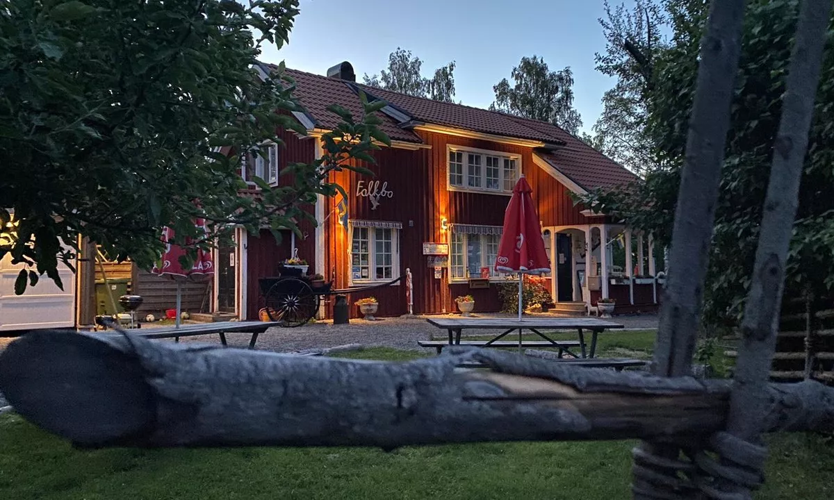 Falkudden Camping, Café och Stugby-