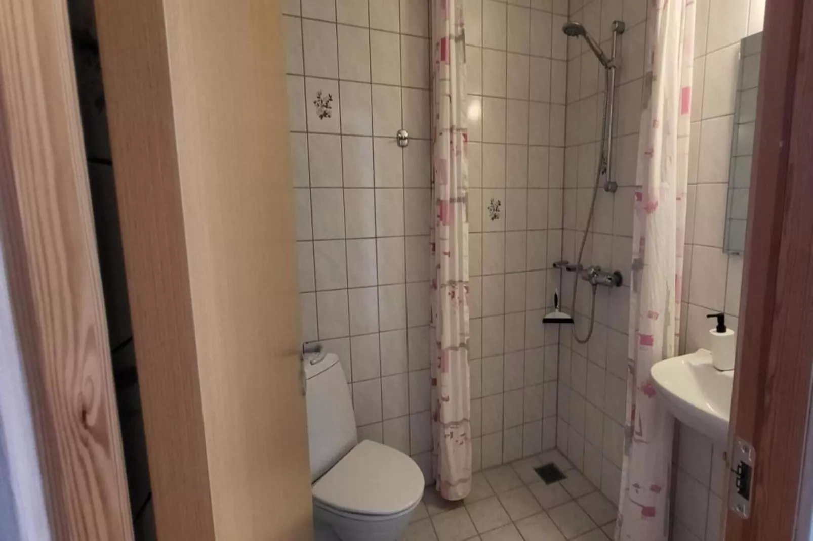 Dobbeltv(relse med eget badev(relse-Binnen