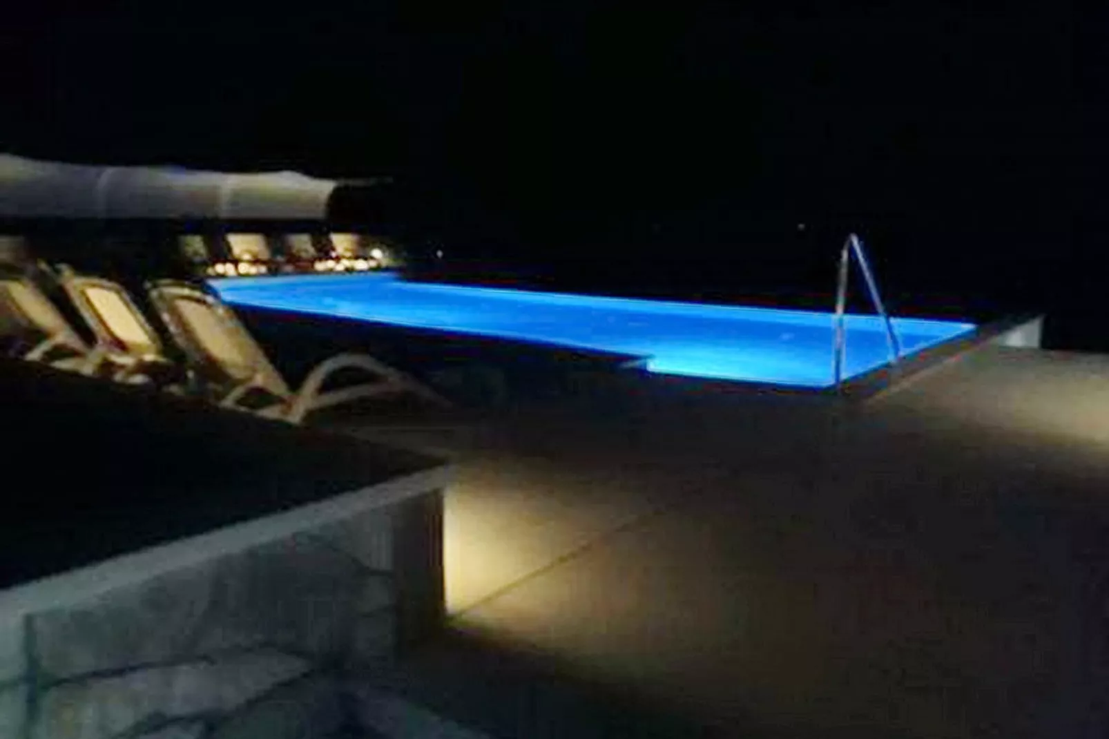 Villa Mirosa-Comfort Triple Room with Balcony and Sea View ( 6 )-Zwembad
