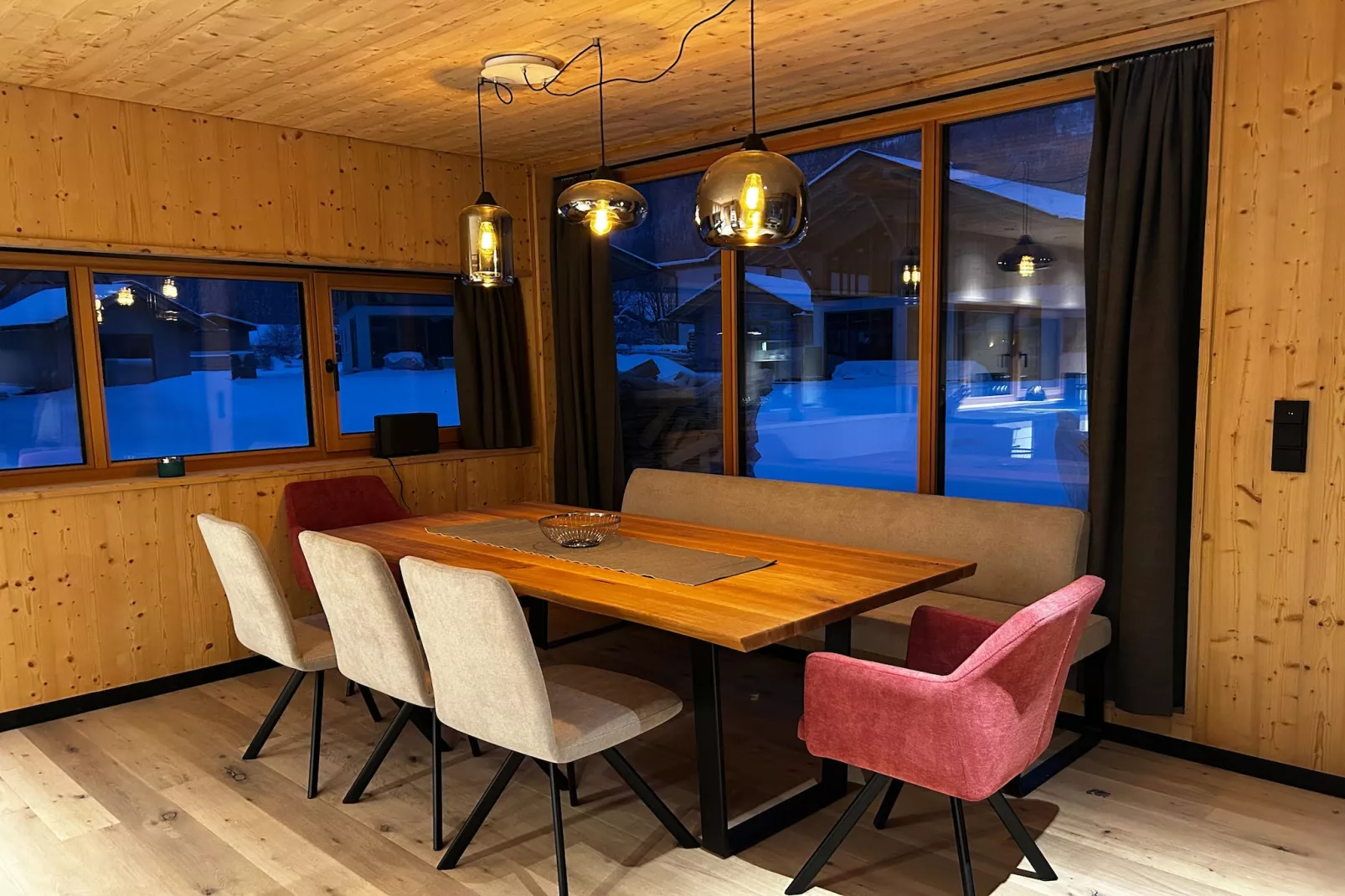 DEIN BICHLBACH Chalet groß-Eetkamer