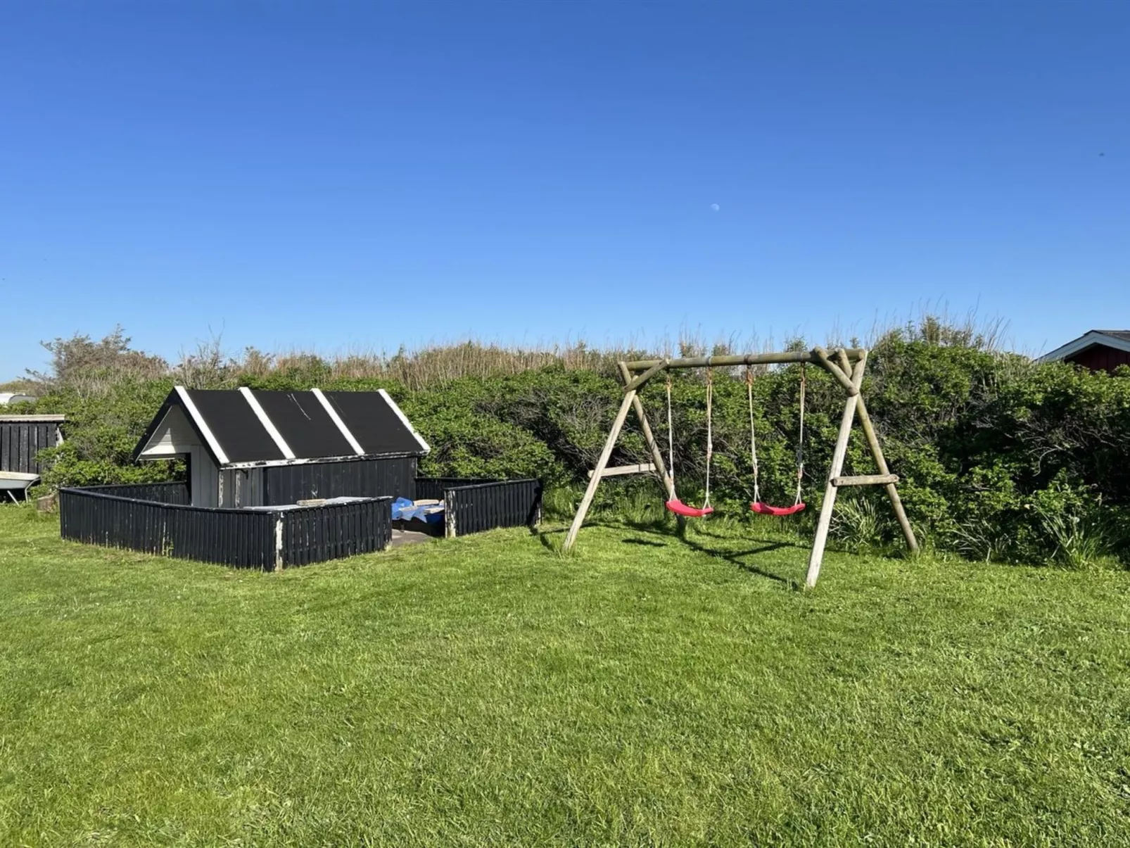 "Erblin" - 400m from the sea-Buiten