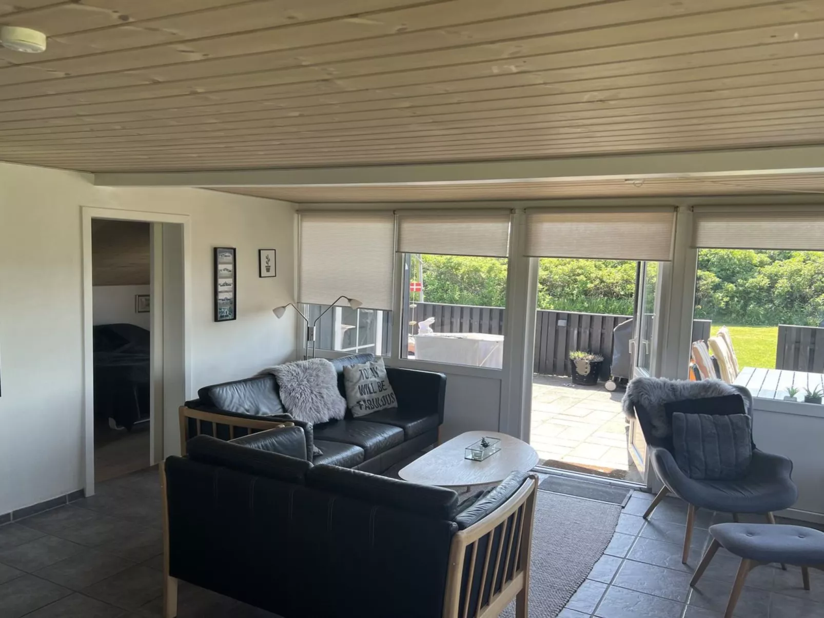 "Erblin" - 400m from the sea-Binnen