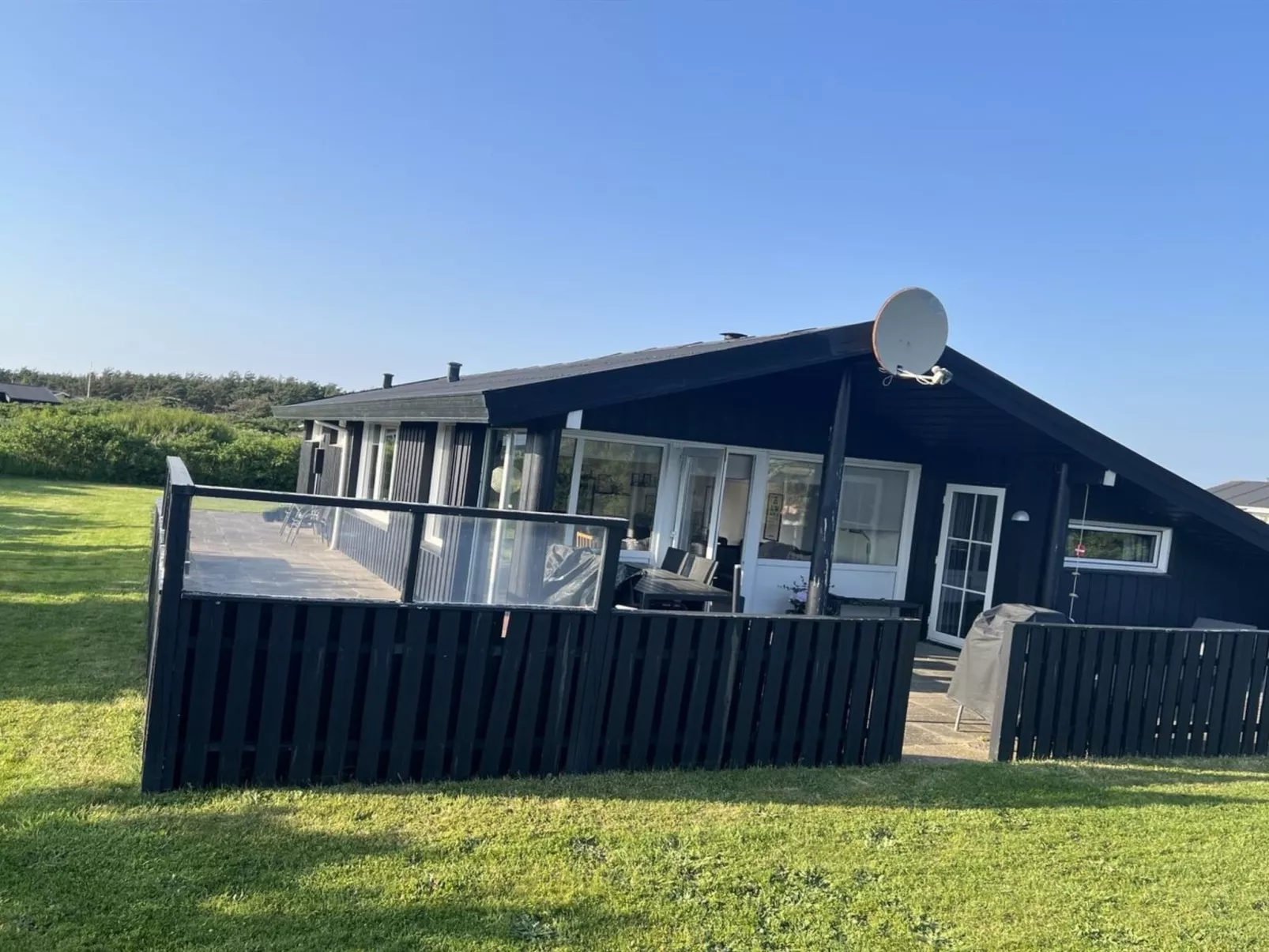"Erblin" - 400m from the sea-Buiten