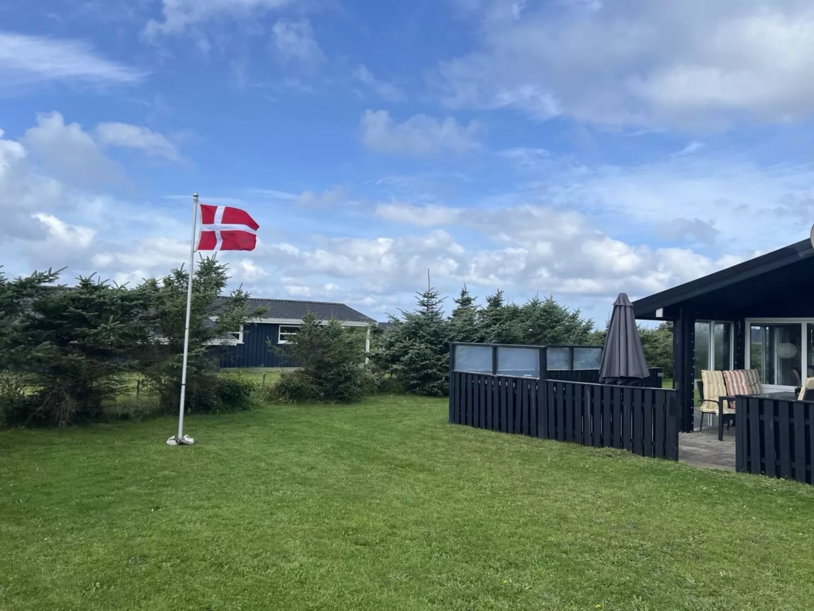 "Erblin" - 400m from the sea-Buiten