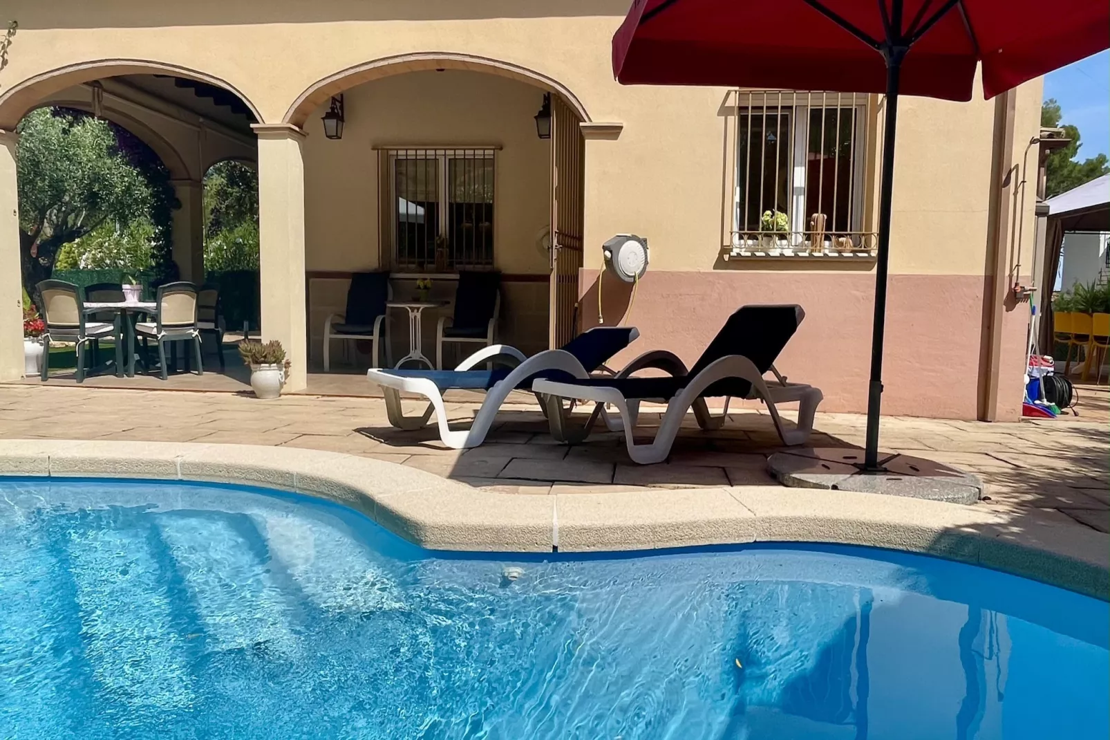 VILLA PINEDA 5-Buitenkant zomer