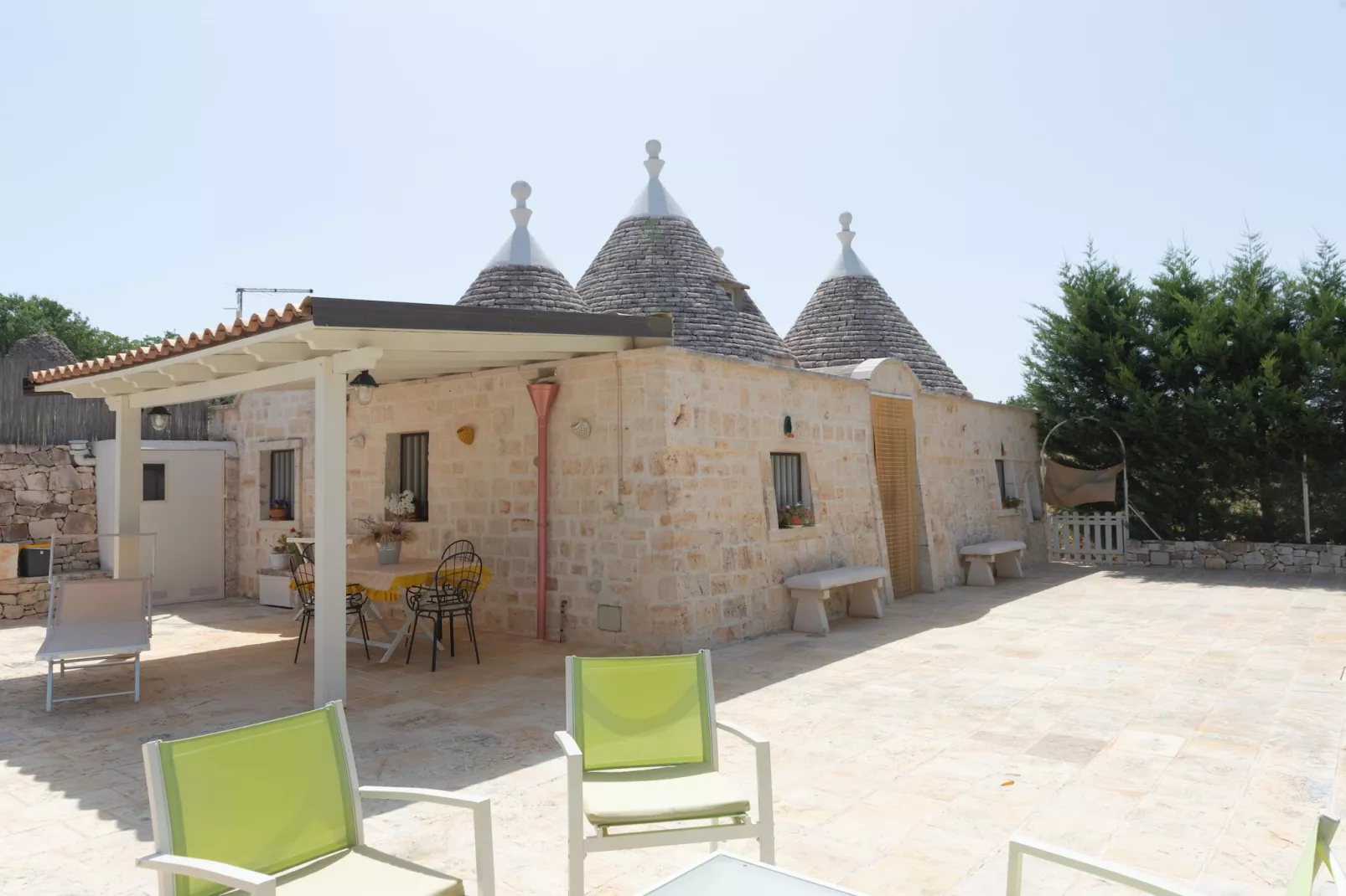 Trullo Filippo Ostuni-Buitenkant zomer